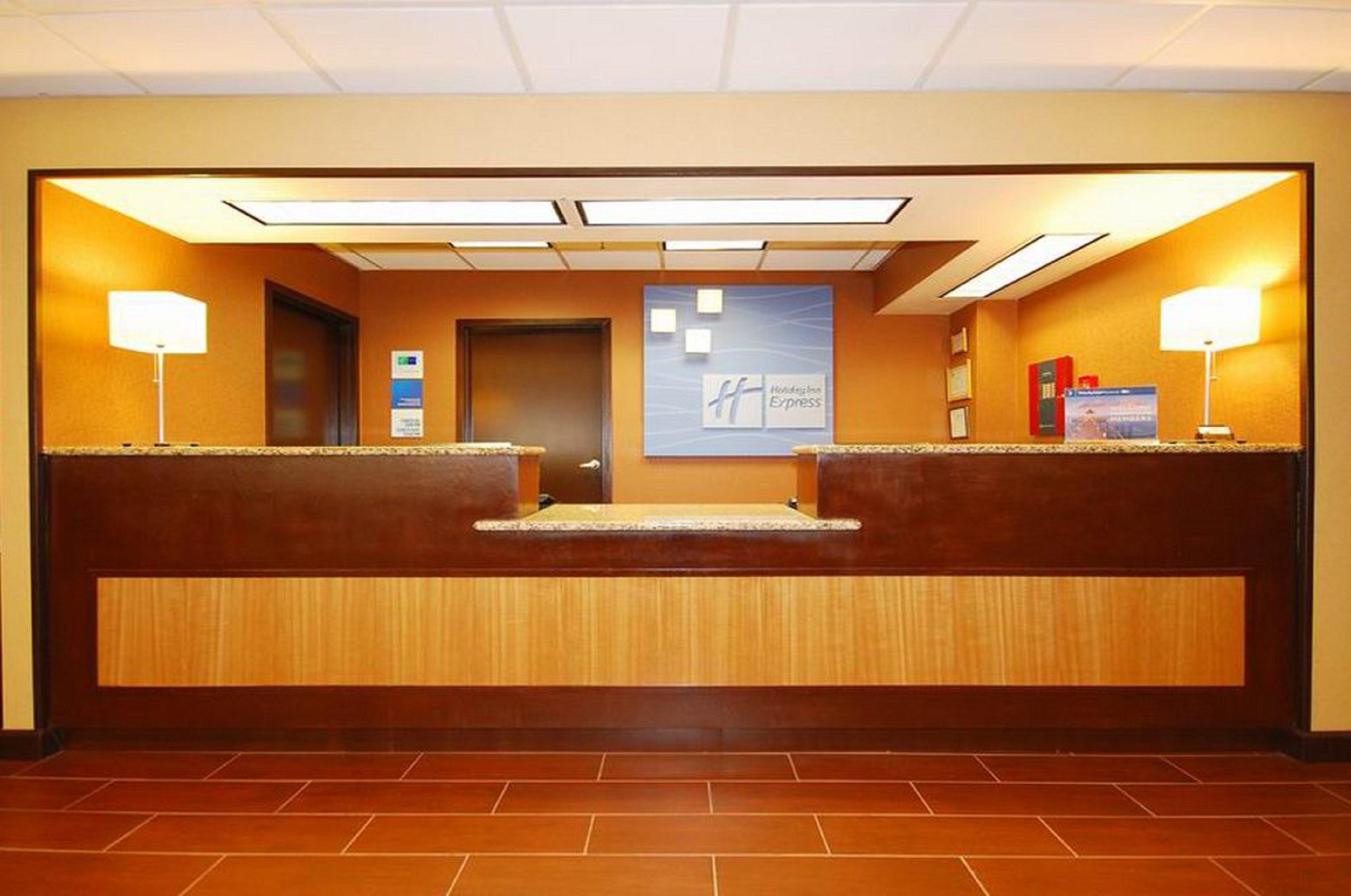 Holiday Inn Express Forsyth By Ihg Экстерьер фото