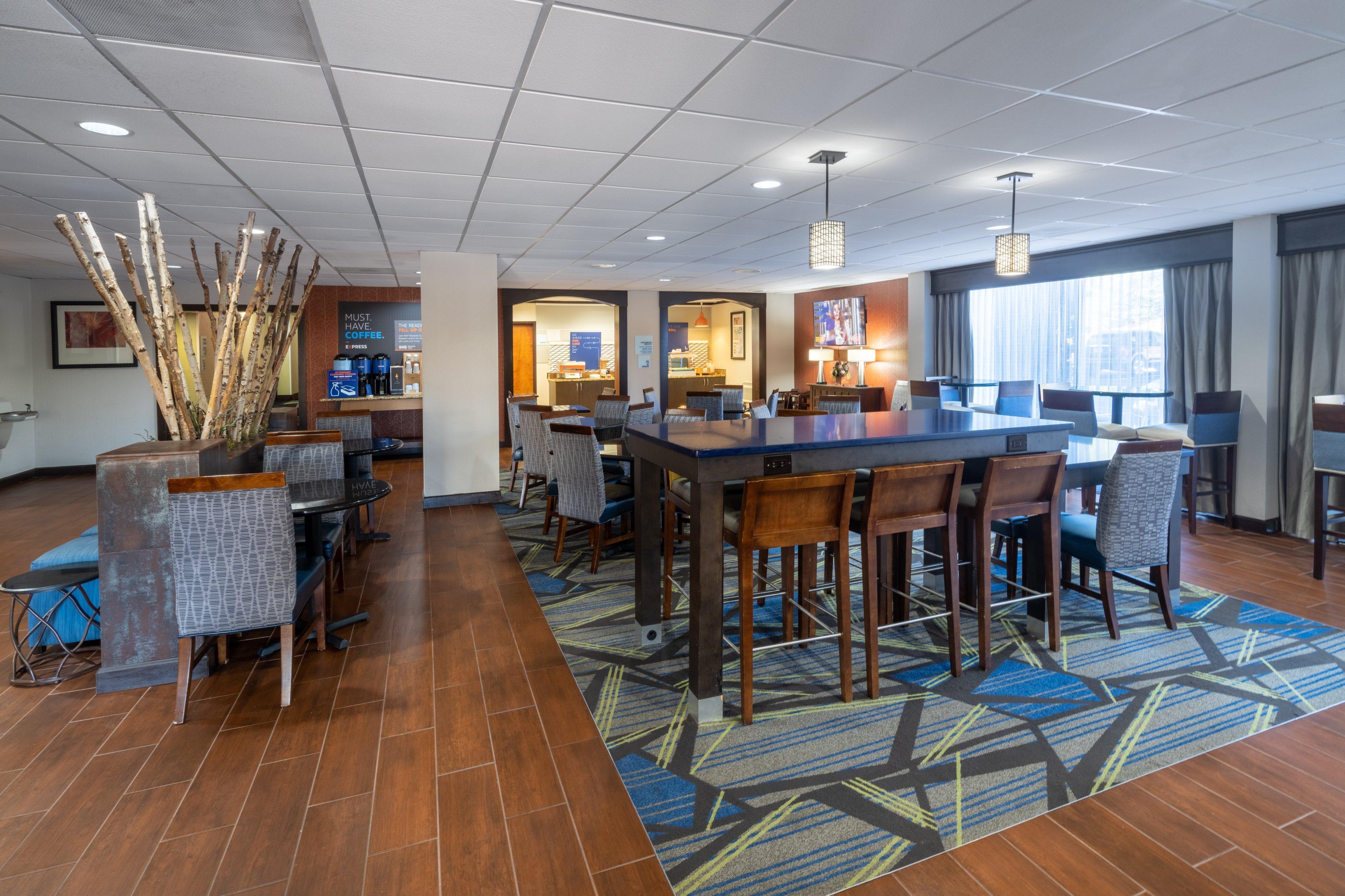 Holiday Inn Express Forsyth By Ihg Экстерьер фото