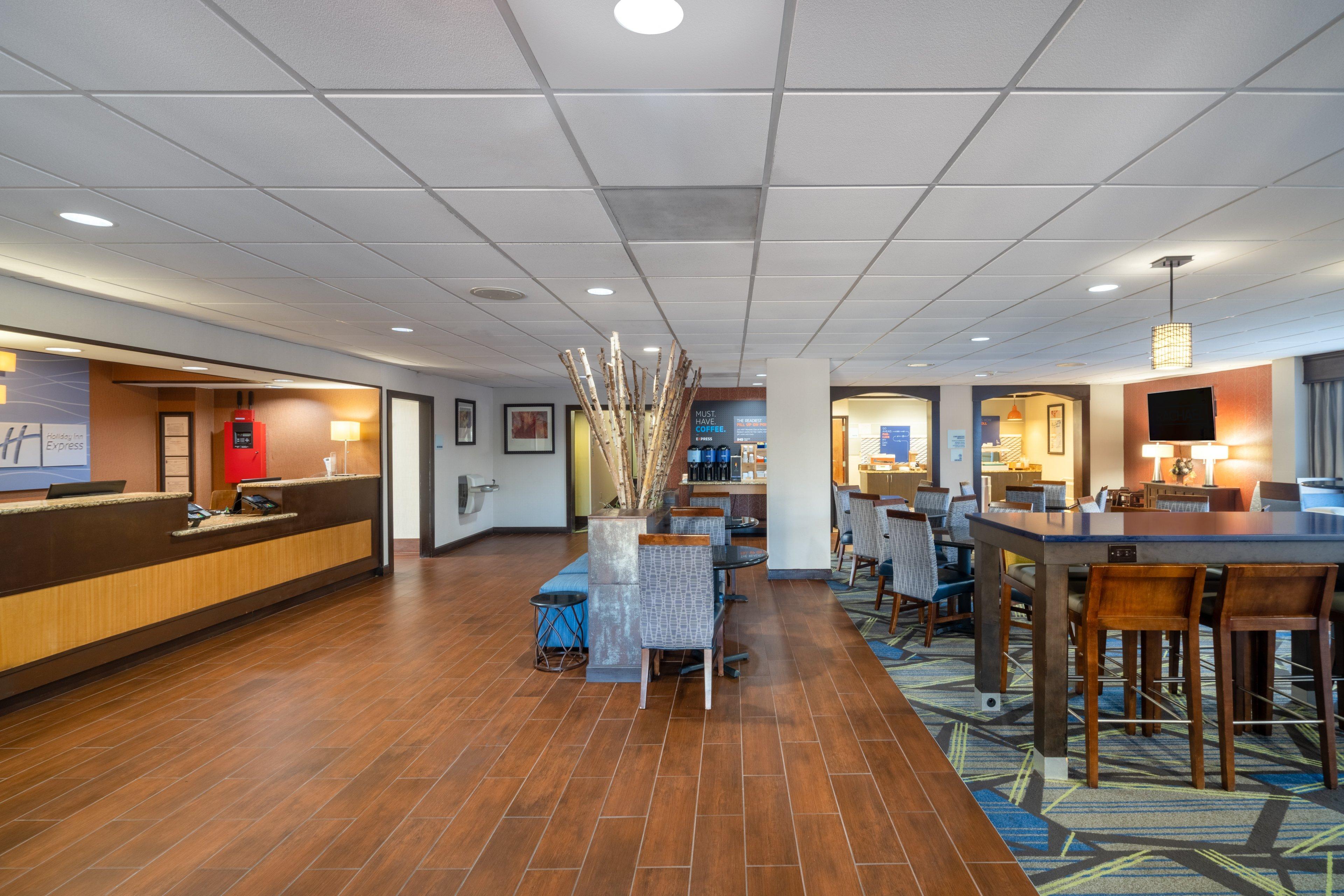 Holiday Inn Express Forsyth By Ihg Экстерьер фото