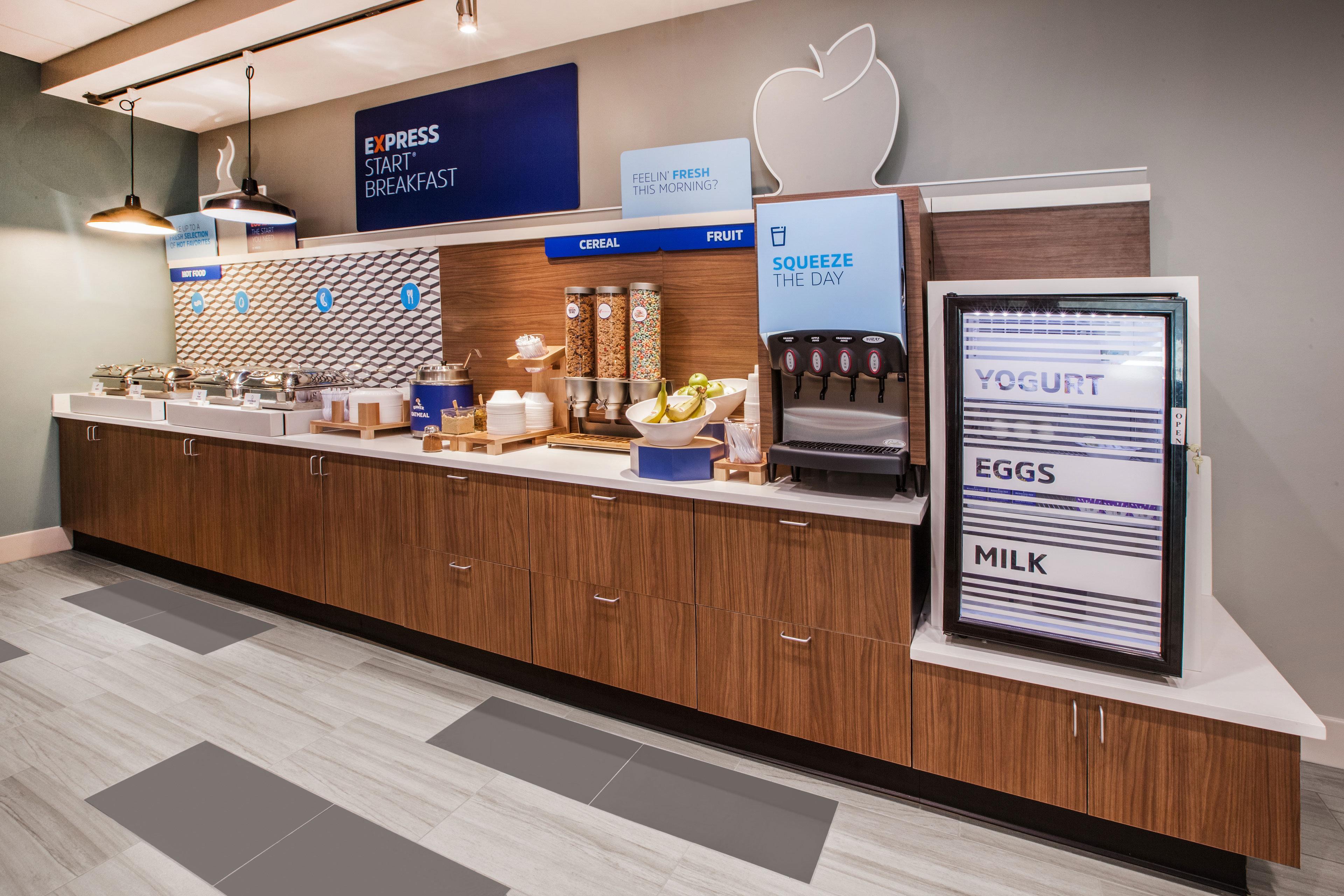 Holiday Inn Express Forsyth By Ihg Экстерьер фото
