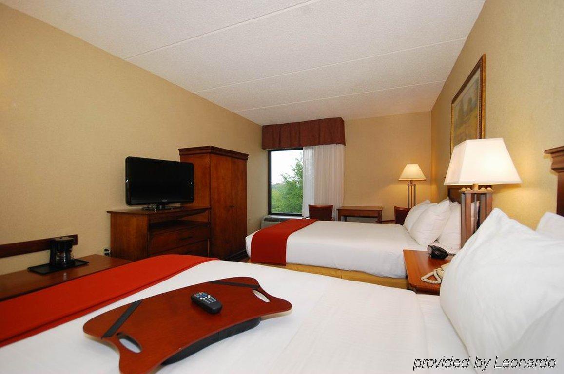 Holiday Inn Express Forsyth By Ihg Номер фото